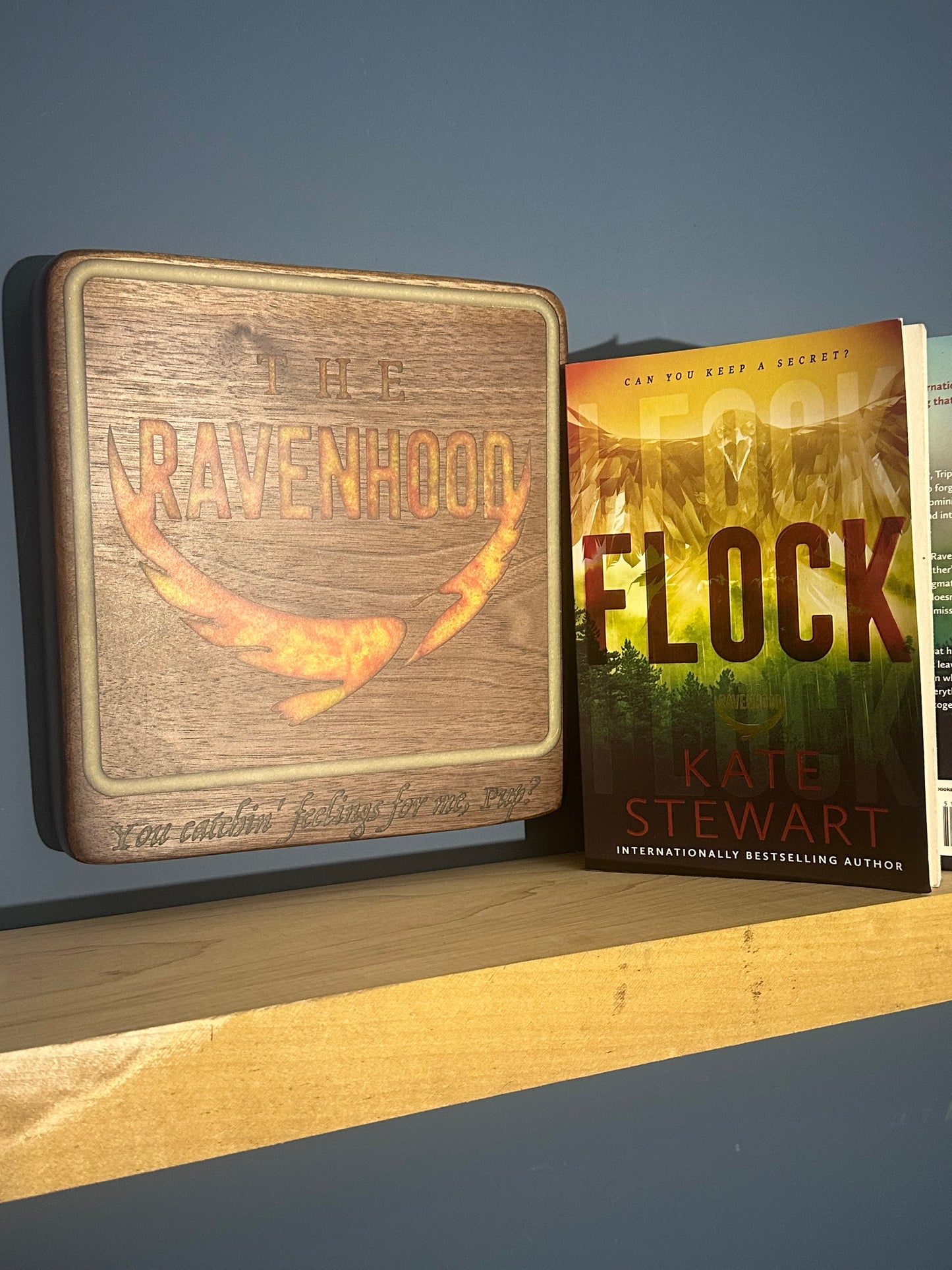 Sunny days - Ravenhood Super fan plaque